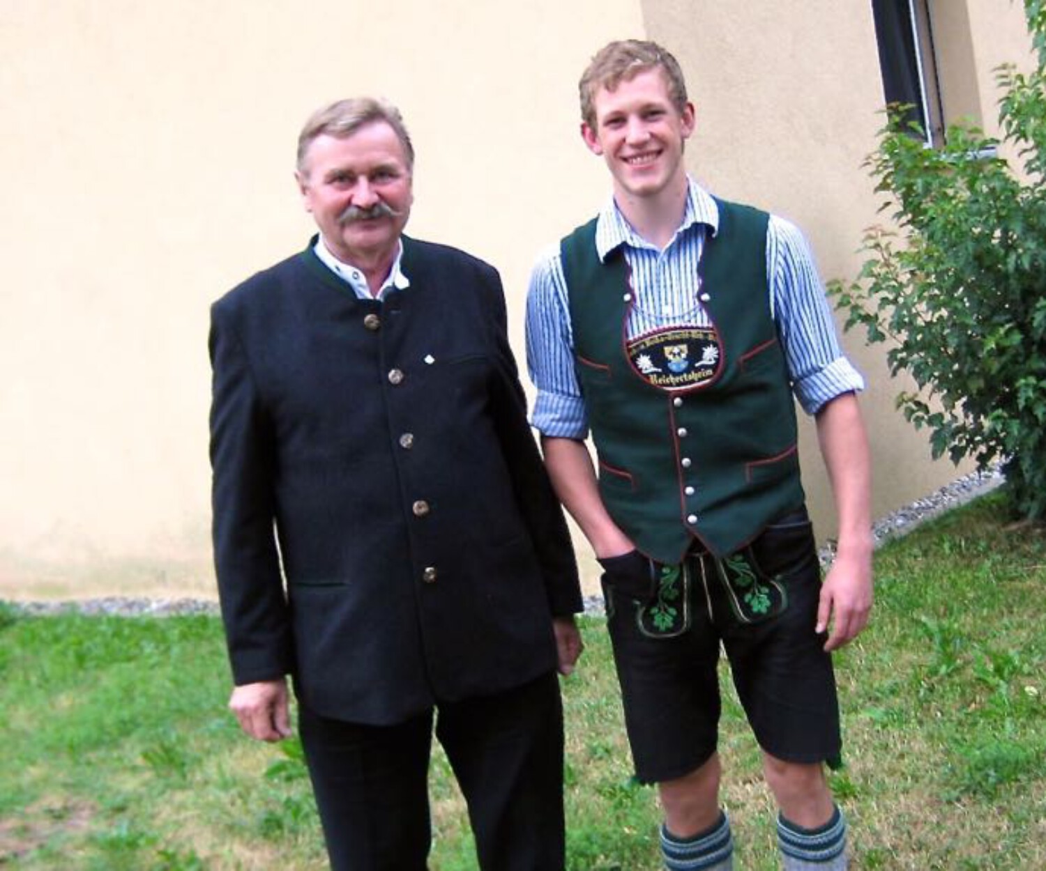 Empl-Anlagen_Ehrung_als_bester_Auszubildender_B