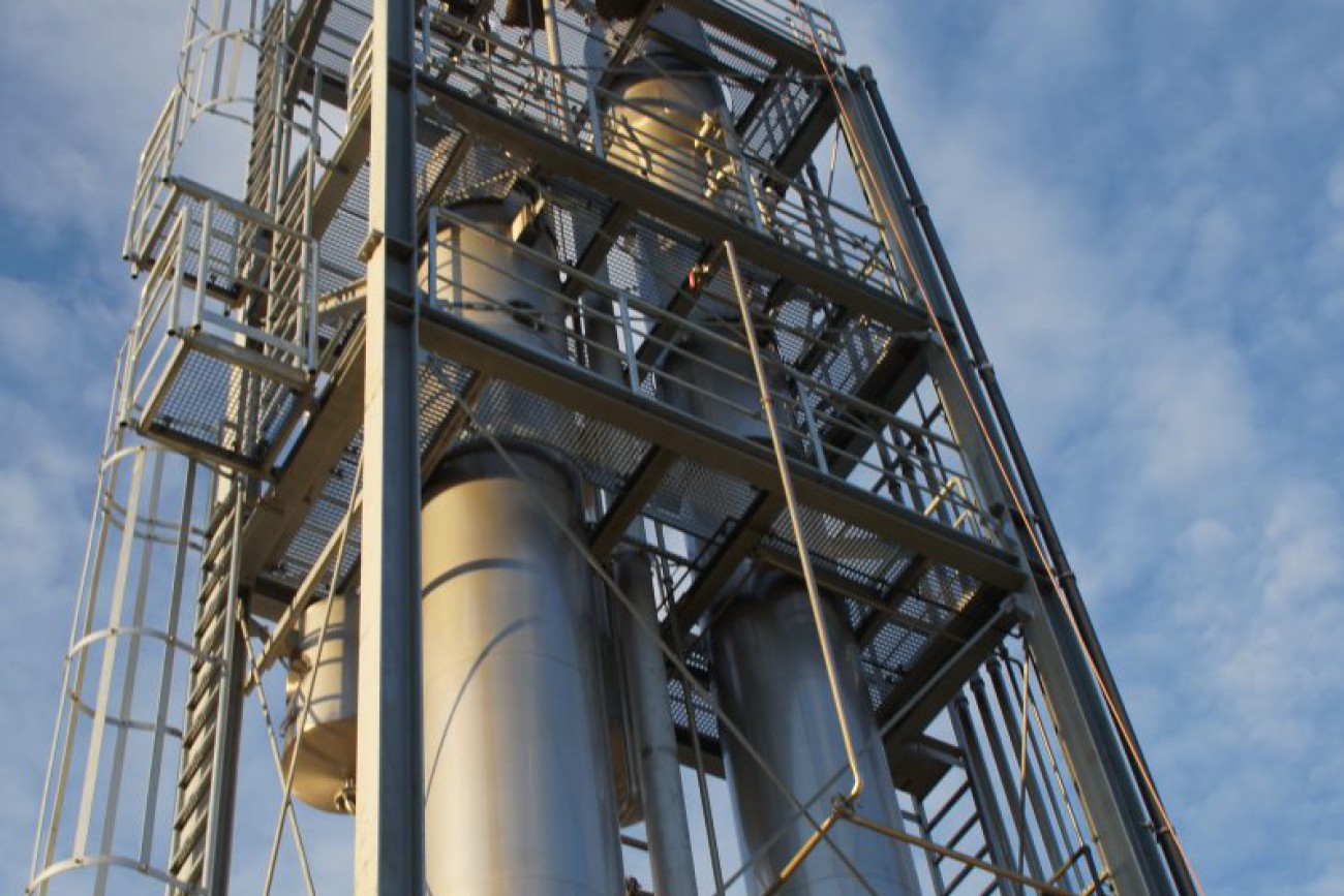 Ethanolanlage Ungarn | Ansicht Destillationsturm oben