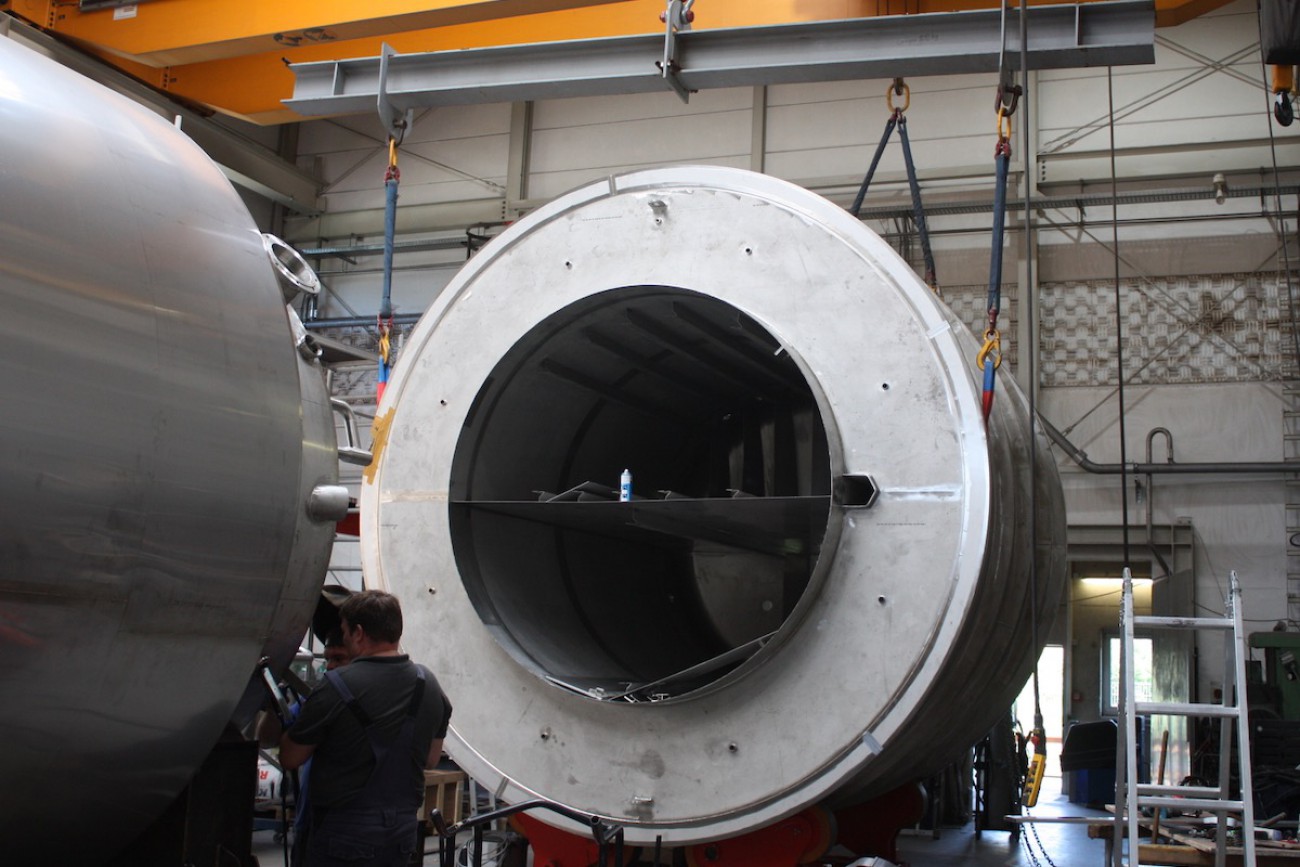 Eindampfanlage Verdampfer – Montage des Abscheiders auf das Rohrbündel