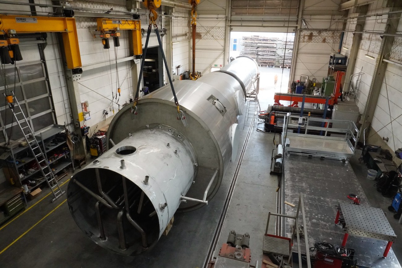 Evaporation plant evaporator – Evaporator was attached to the separator using two indoor cranes